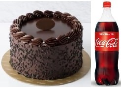 4 kişilik Klasik çikolatalı yaş pasta 1 lt cola Sürpriz pasta gönderimi Siirt pasta